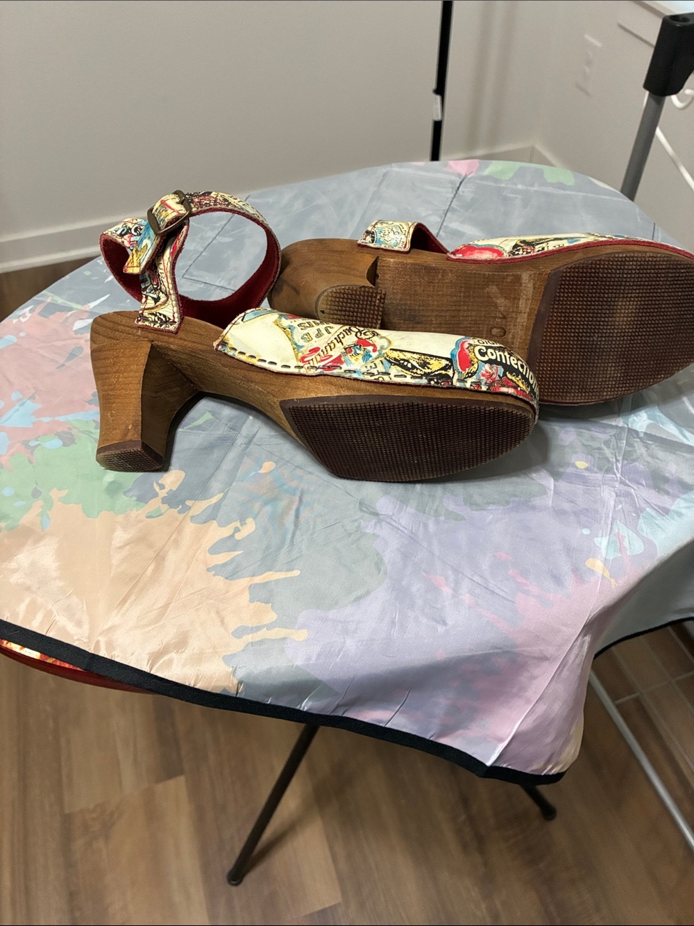 Sanita Women's Vintage-Style Printed Mary Jane Shoes in Cream and Red - Picture 2 of 3